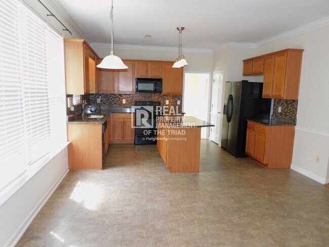 Building Photo - *NW High School* Lovely 4BR/2.5BA Home off...