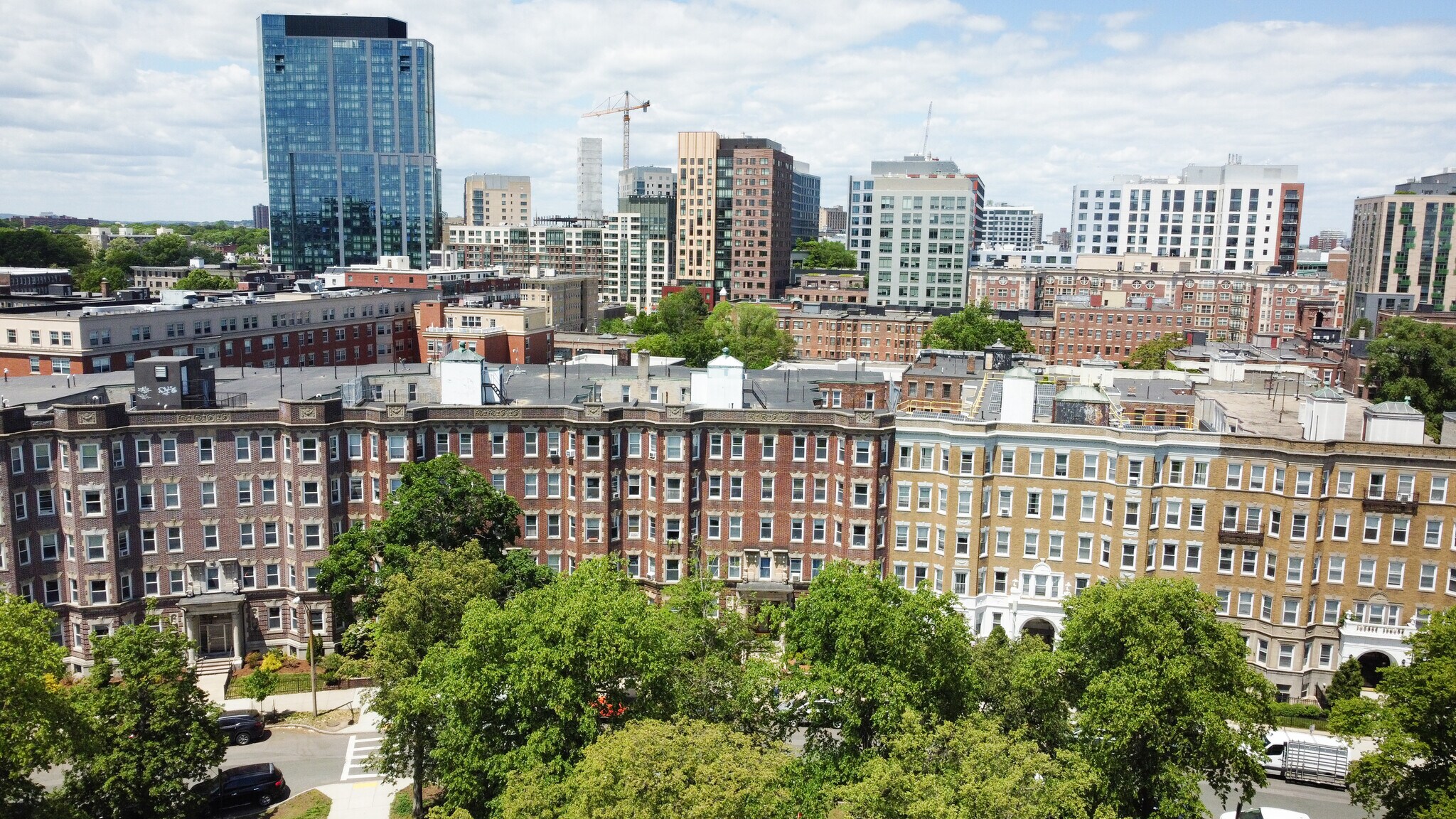 Building Photo - 51 Park Dr