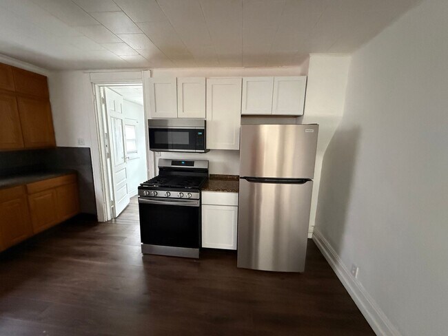 Building Photo - House for Rent