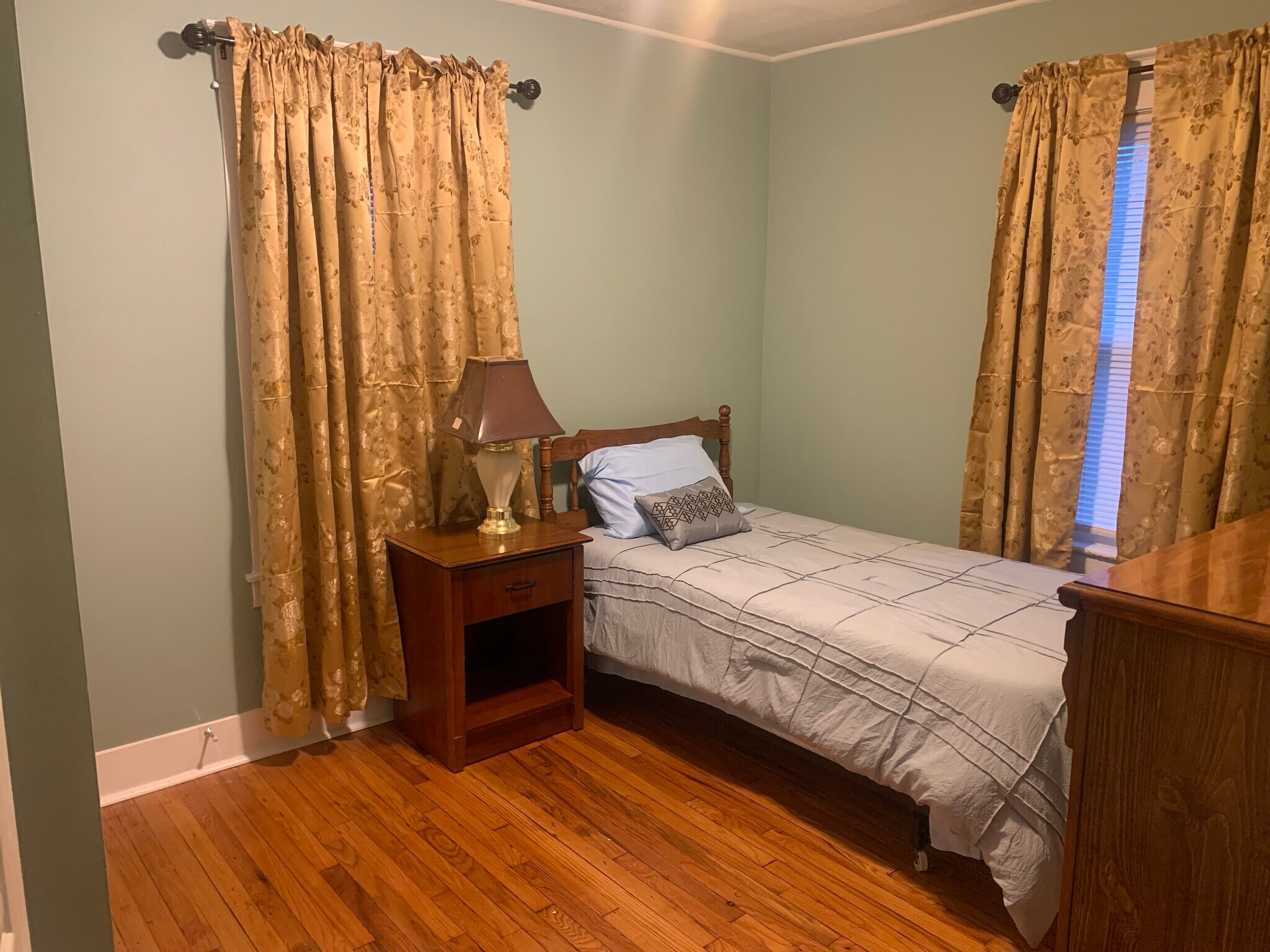 Building Photo - 127 Carver St