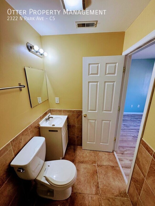 Building Photo - 2322 N Park Ave