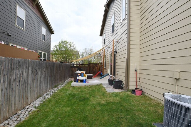 Building Photo - Bonus Loft!
