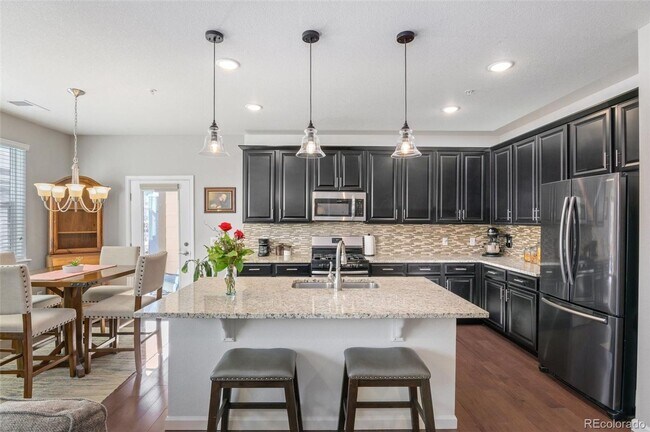 Building Photo - Like new gorgeous ground level Condo with Detached Garage and open floor plan.