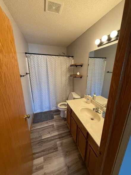 Master bathroom - 3006 SW Glenbrooke Blvd