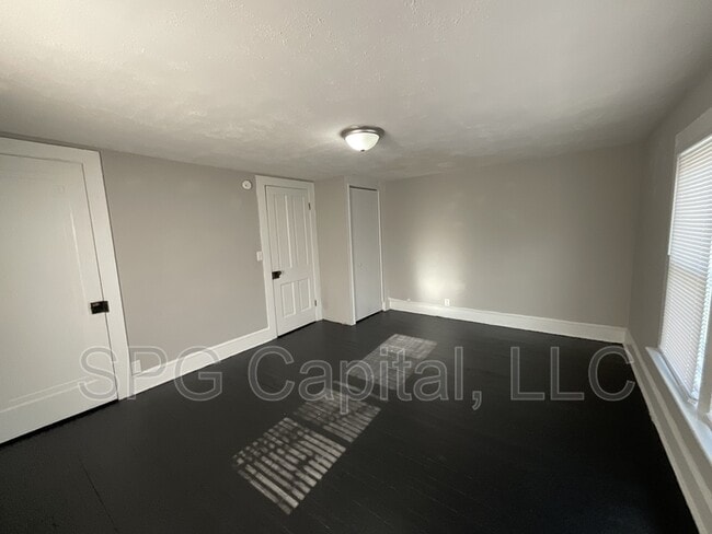 Building Photo - 32 Penn St