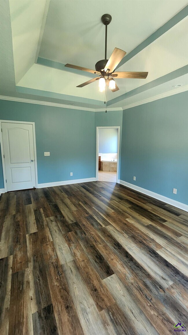 Building Photo - 502 Woods Edge Way