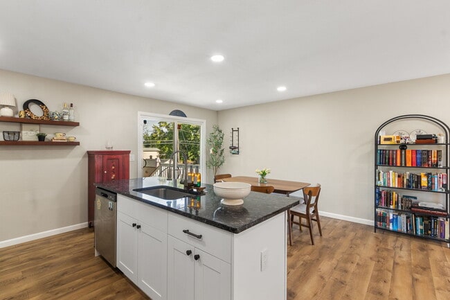 Building Photo - 3040 Garland Terrace