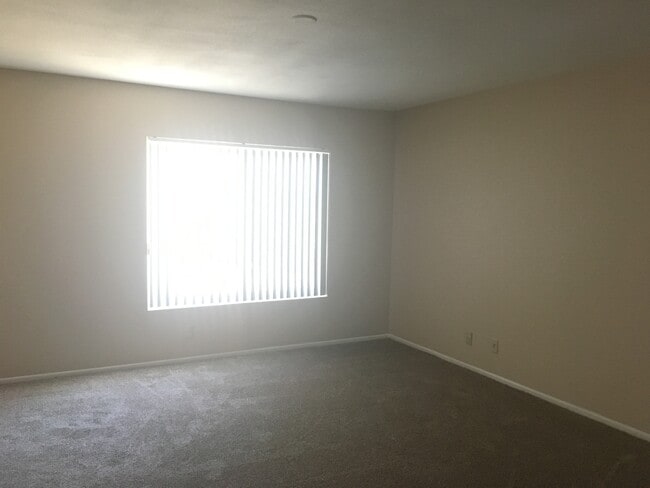 Building Photo - Stunning 5-Bedroom Home for Rent in Desirable Corona Neighborhood!