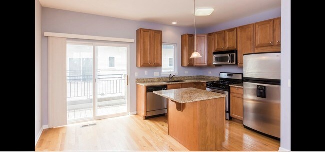 Building Photo - 3224 N Kilbourn Ave