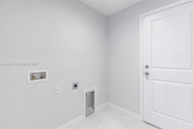 Building Photo - 2006 Rosa Ct