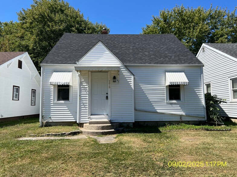 Primary Photo - 2015 S Hackley St