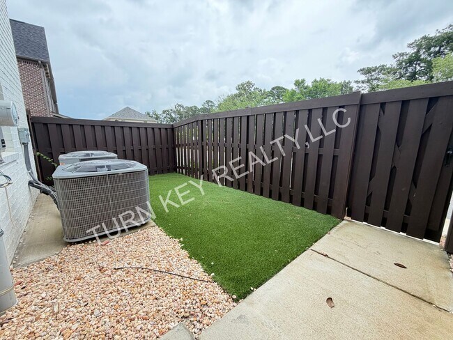 Building Photo - Townhouse for Rent in Hoover