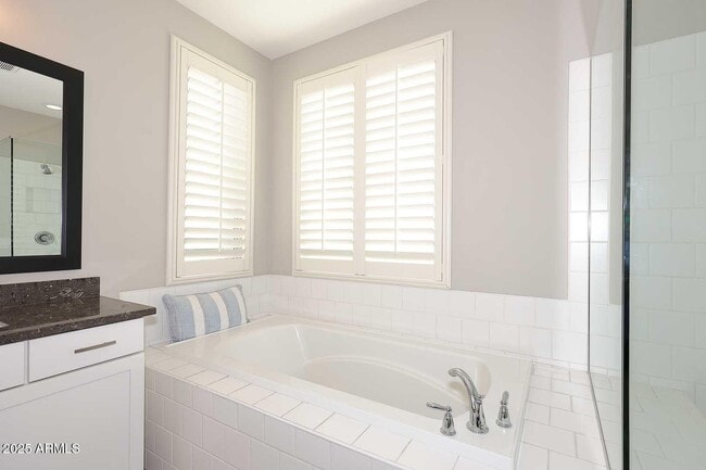 Building Photo - 10072 E Bell Rd