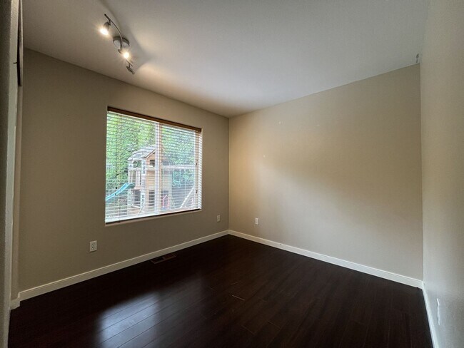 Building Photo - Beautiful 5BD/3BA Home with Soaking Tub, Island Kitchen & Attached 2-Car Garage