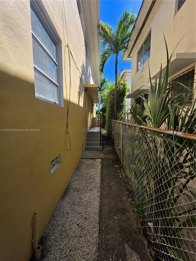 Building Photo - 8024 Harding Ave