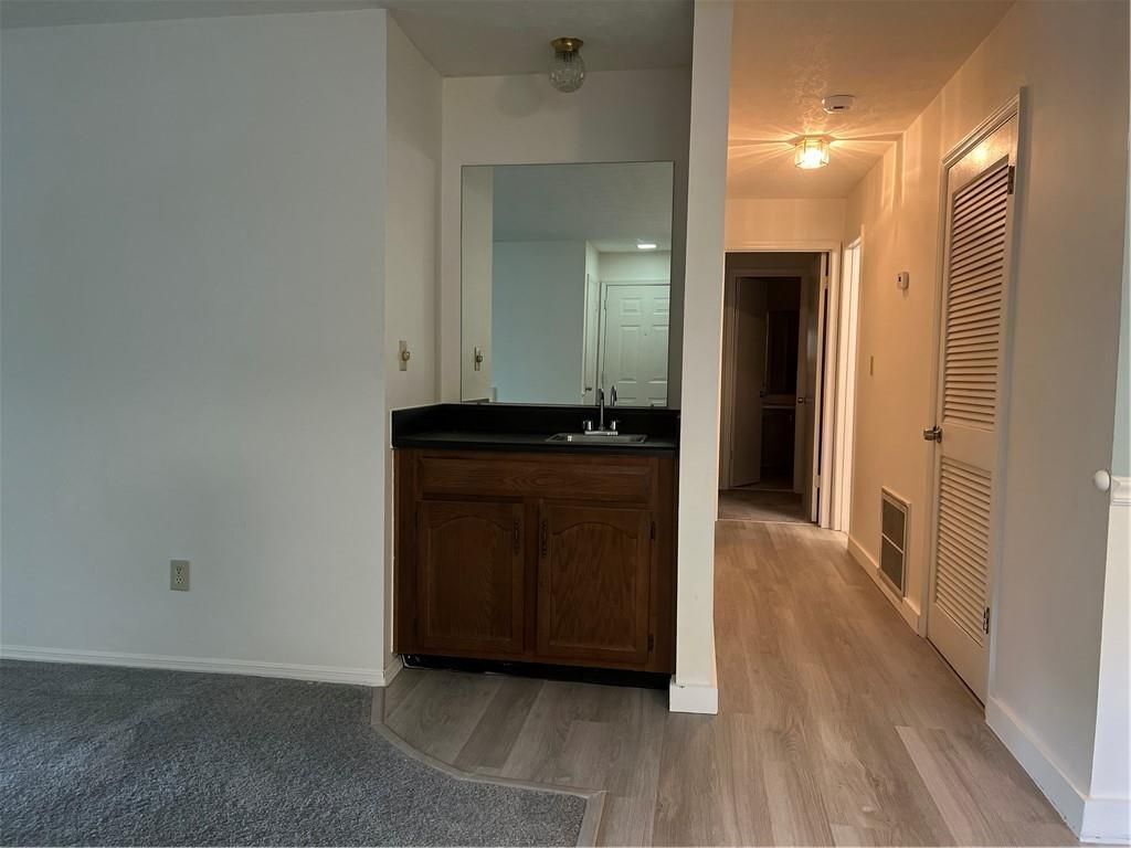 Building Photo - 1648 Raleigh Cir