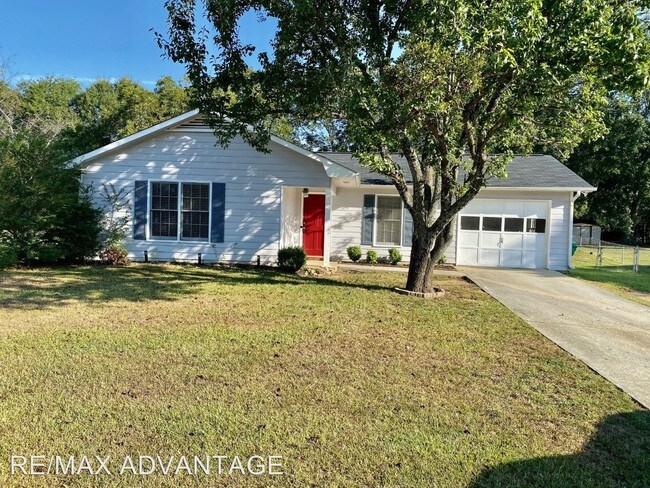 Primary Photo - 3 br, 2 bath House - 130 N. HAMPTON DR.