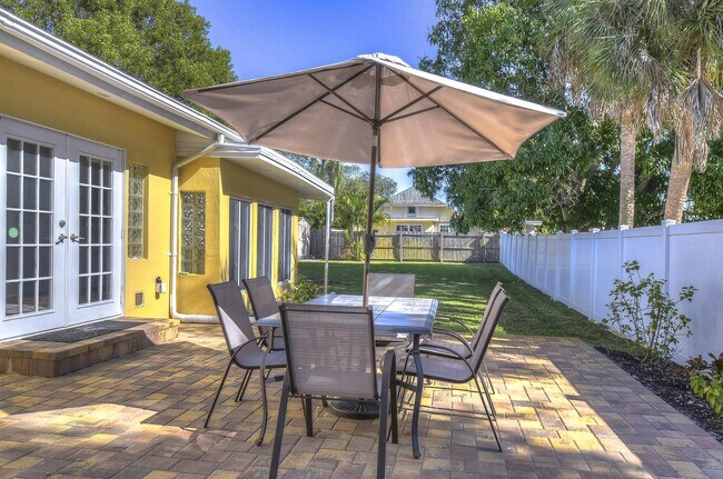 Building Photo - 5850 24th Ave S