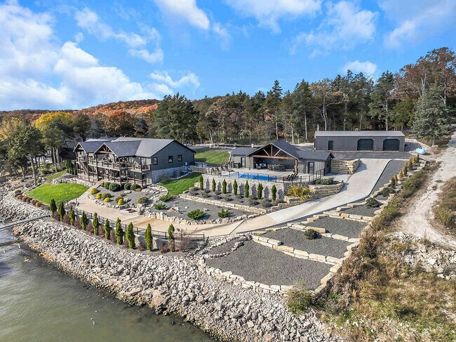 Building Photo - 201 Shady Ozark Ln