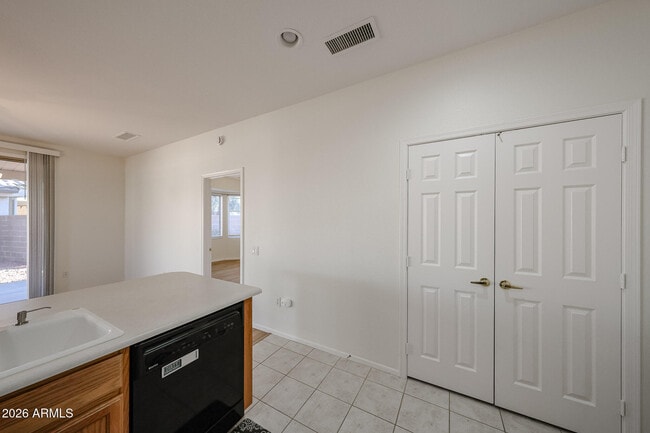 Building Photo - 16149 W Quail Creek Ln