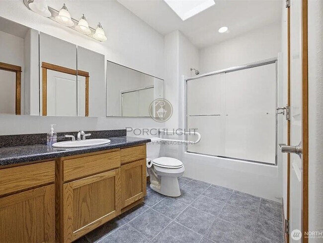 Building Photo - 237 Creekview Crest