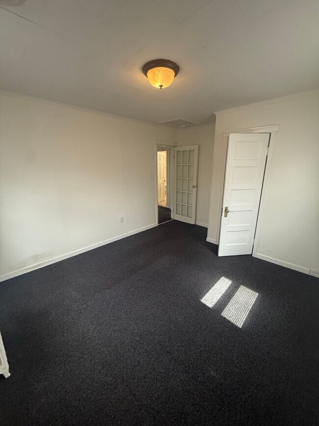 Building Photo - Stunning & Updated 4BR/2BA Home – Certified Lead-Free!