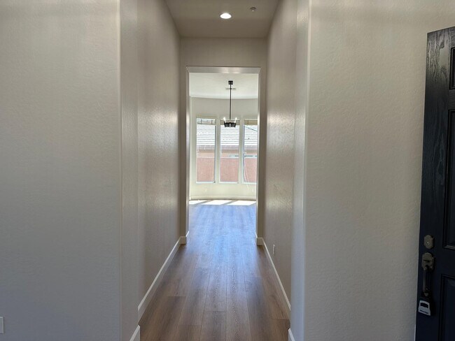 Building Photo - 42107 N Mountain Cove Dr