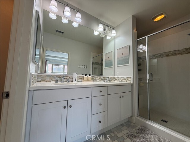 Building Photo - 93 Thornhurst
