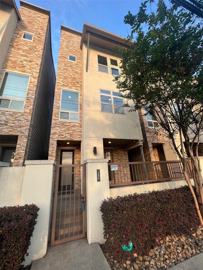 Building Photo - 194 Harvard St