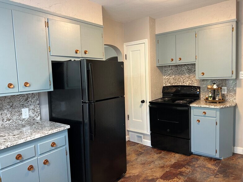 Building Photo - 1936 N Kansas Ave