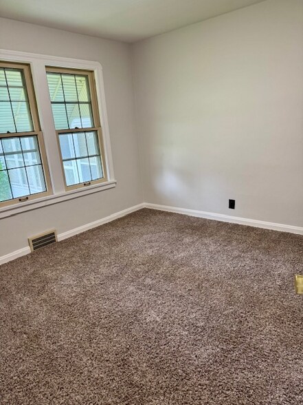 Building Photo - 2239 Renwick Dr