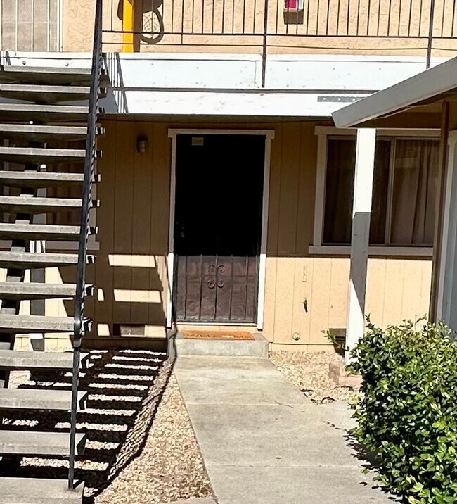 Building Photo - One Bedroom One Bathroom Apartment