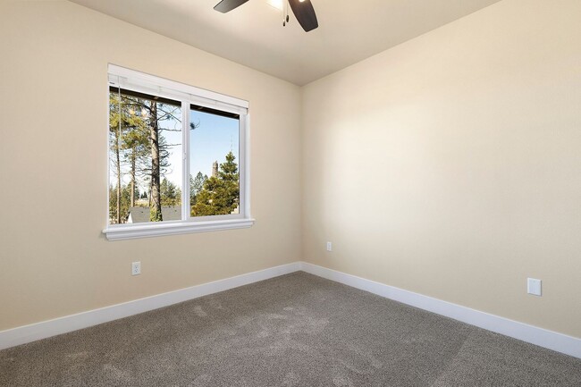 Building Photo - 6377 Oak Way