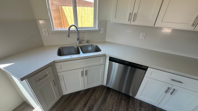 Building Photo - Coyote Run Duplexes 6000