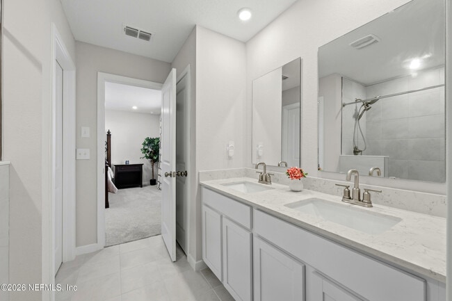 Building Photo - 14742 Cashew Ave