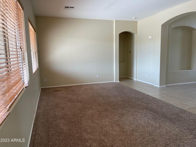 Building Photo - 2619 E Hazeltine Way