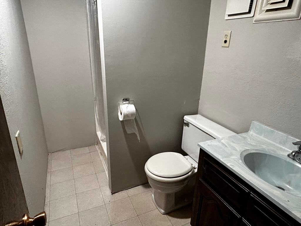 Lower level bathroom - 694 Tilson St N
