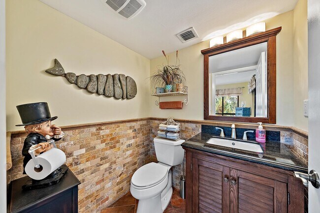 Building Photo - 533 Oak Harbour Dr