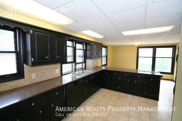 Building Photo - 261 Garfield Ave NW