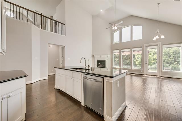 Building Photo - 4037 Hawthorne Dr