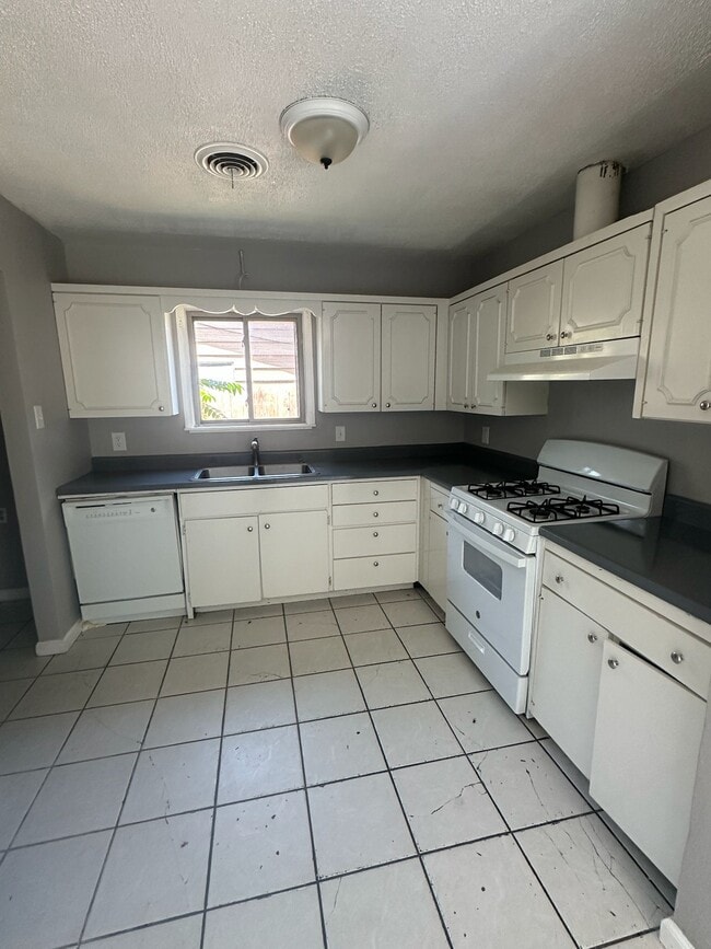 Building Photo - 3108 Magnolia St