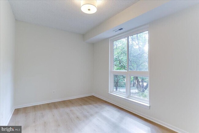 Building Photo - 11823 Breton Ct