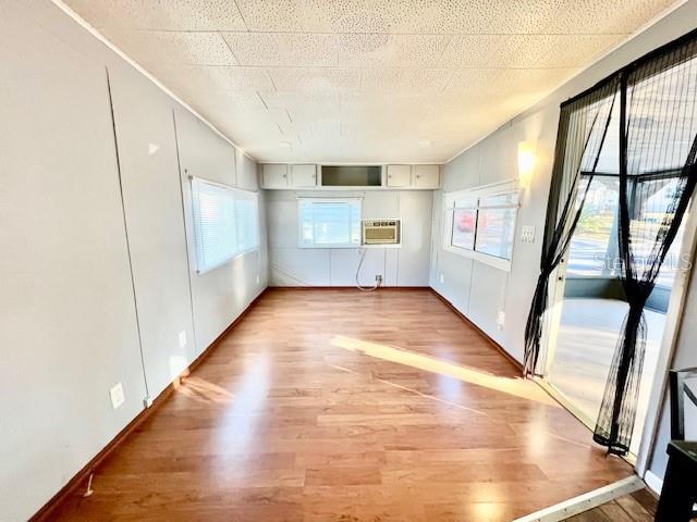 Building Photo - 825 Oakwood Dr