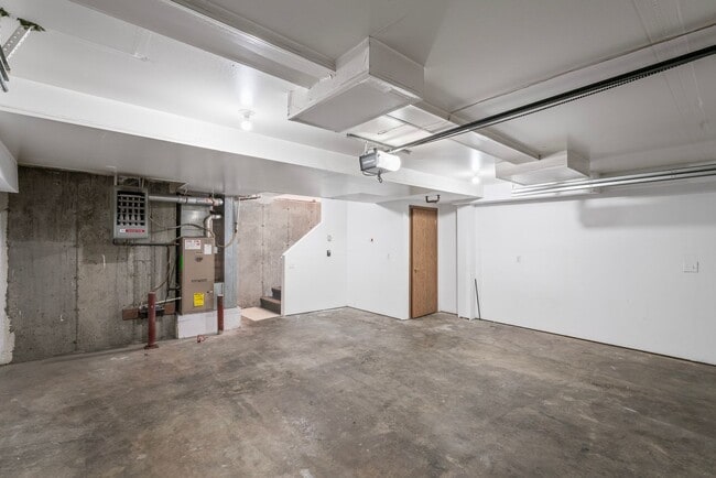 Building Photo - 7035 Gold Kings Ave