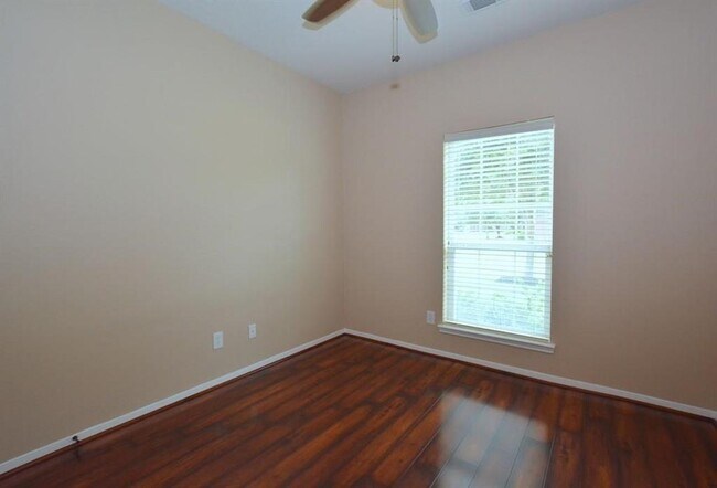 Building Photo - 1523 Stone Canyon Dr