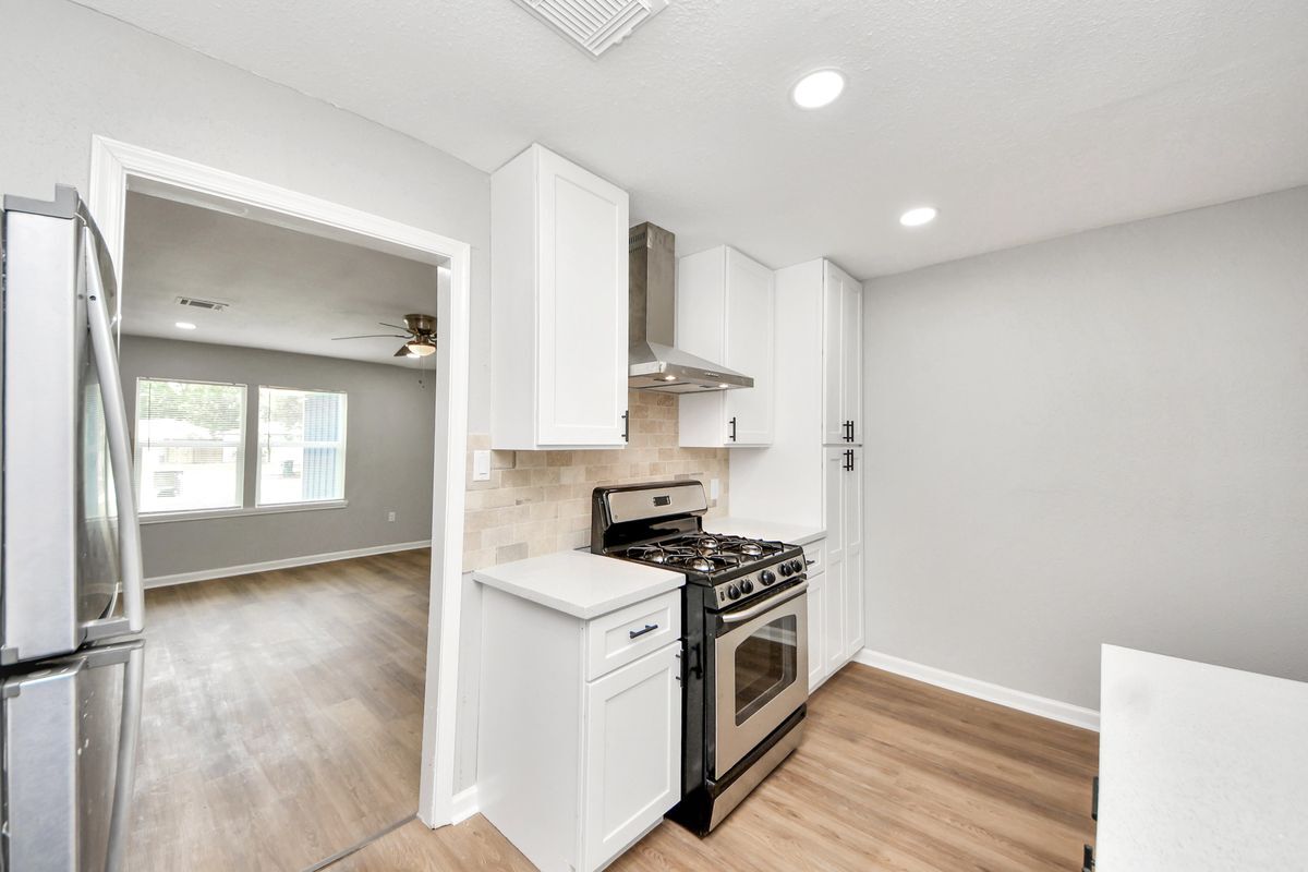 Building Photo - 710 Canary Cir
