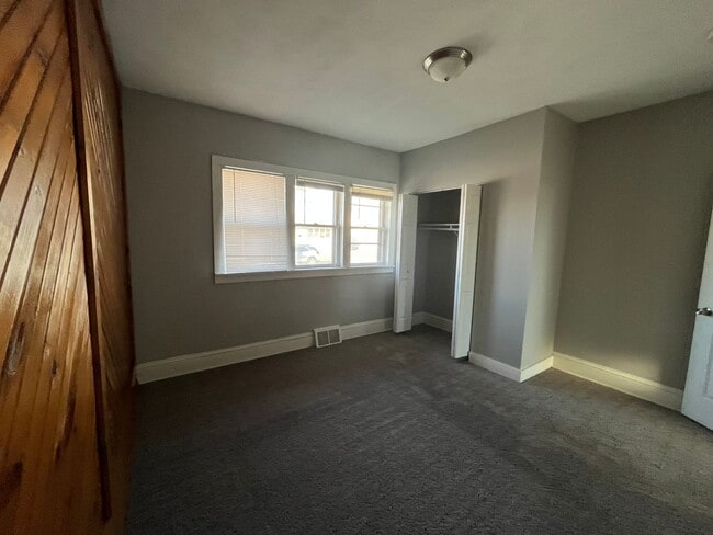 Building Photo - 3 bedroom remodeled home in Davenport near...