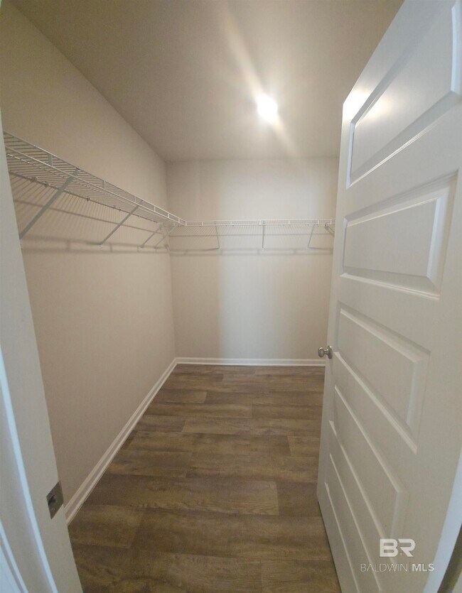Building Photo - 23432 Shadowridge Dr