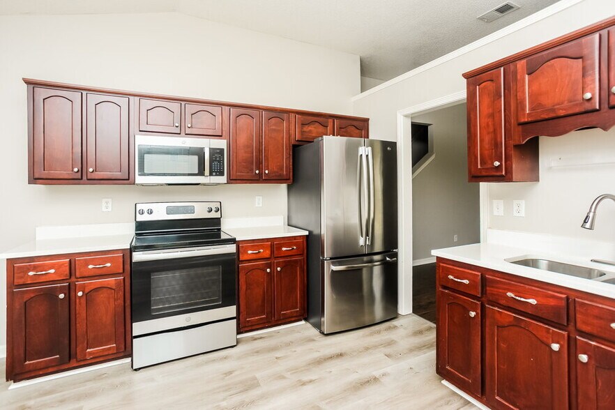 Building Photo - 10218 Cottage Oaks Cove