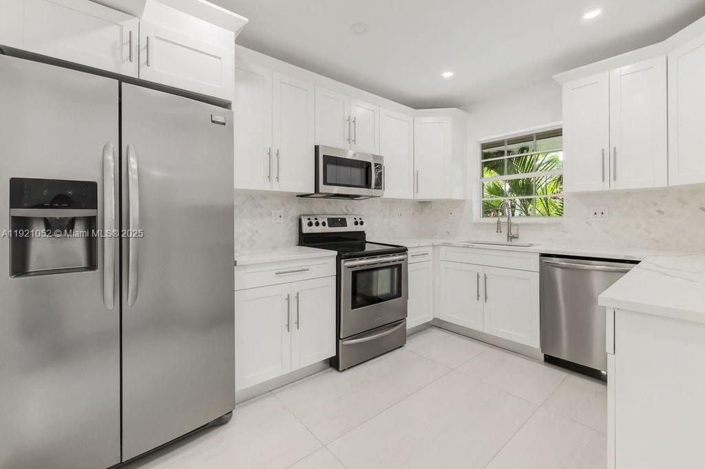 Building Photo - 725 91st St